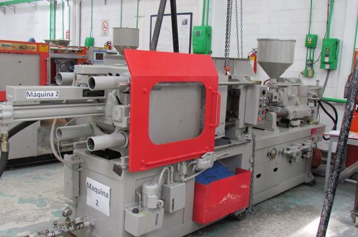 MAQUINAS DE INYECCION EN PLASTICO